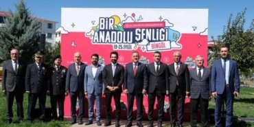 Bir Anadolu Şenliği Bingöl’de Başladı: Anadolu’nun Ortak Ruhu Şenlik Havasında Yeniden Canlandı 11 bir-anadolu-senligi-bingolde-basladi-anadolunun-ortak-ruhu-senlik-havasinda-yeniden-canlandi-52sUOHCj.jpg