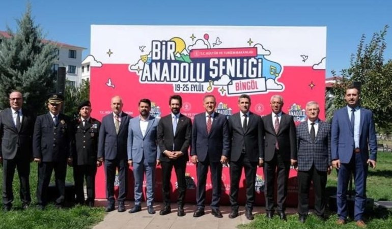 bir-anadolu-senligi-bingolde-basladi-anadolunun-ortak-ruhu-senlik-havasinda-yeniden-canlandi-52sUOHCj.jpg