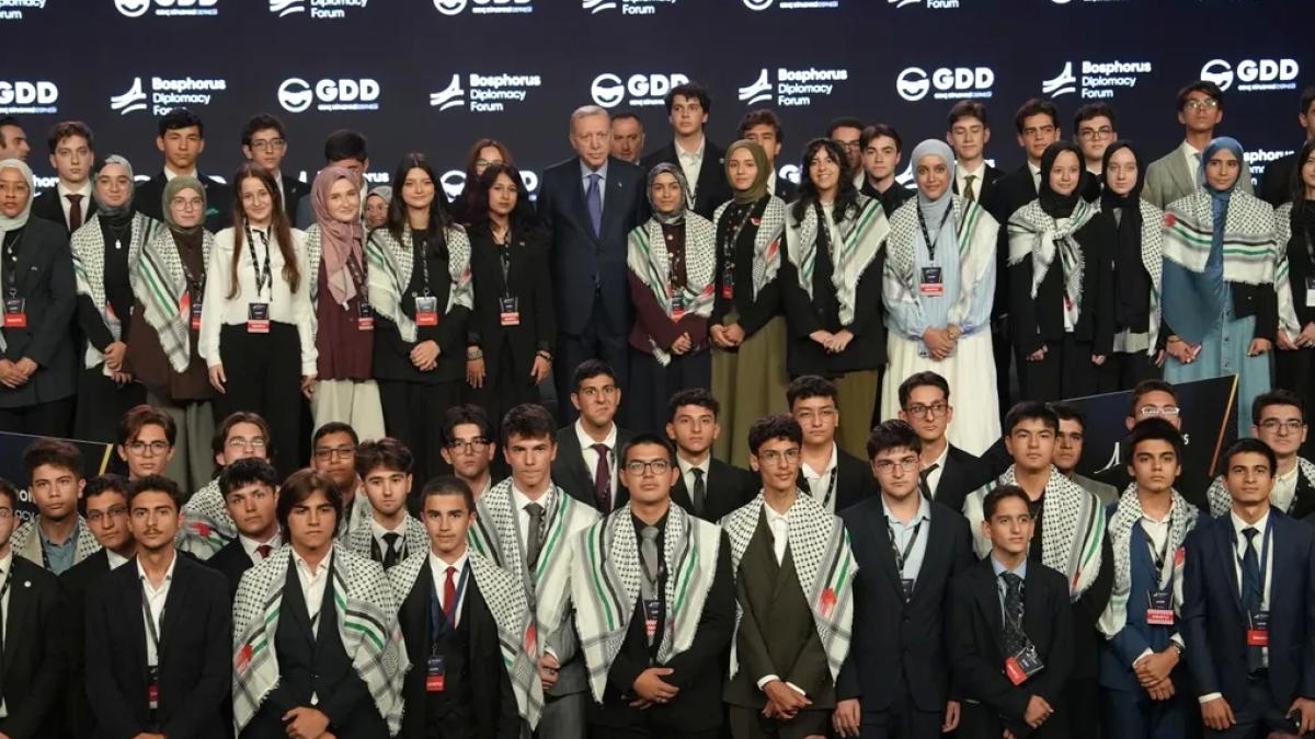 Bosphorus Diplomasi Forumu’nda Gençler Küresel Adalet İçin Ses Yükseltti 2 bosphorus-diplomasi-forumunda-gencler-kuresel-adalet-icin-ses-yukseltti-X68GK3Ui.jpg
