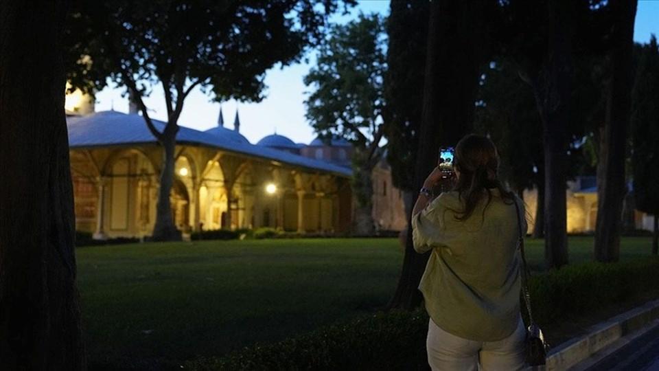 Gecenin Işığında Topkapı: Gece Turlarıyla Keşfedilen Osmanlı Havası ve Tarih Dolu Anlar 1 Gecenin Işığında Topkapı: Gece Turlarıyla Keşfedilen Osmanlı Havası ve Tarih Dolu Anlar