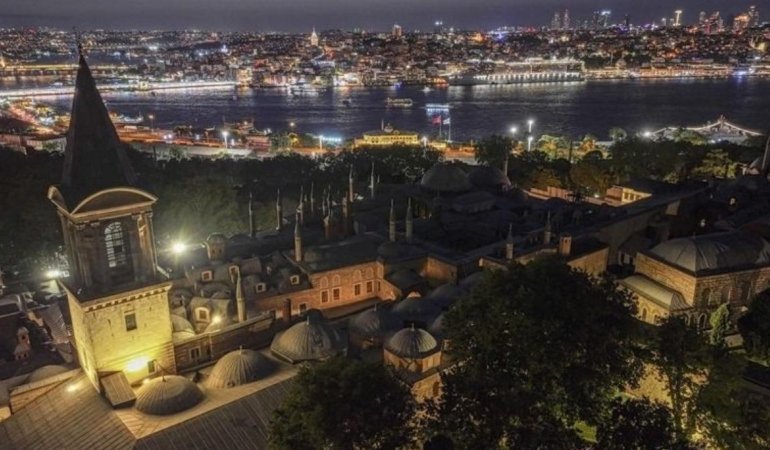 Gecenin Işığında Topkapı: Gece Turlarıyla Keşfedilen Osmanlı Havası ve Tarih Dolu Anlar 6 gecenin-isiginda-topkapi-gece-turlariyla-kesfedilen-osmanli-havasi-ve-tarih-dolu-anlar-72mU8ePj.jpg