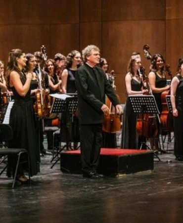 genc-yetenekler-avrupayi-fethetti-turk-genclik-filarmoni-orkestrasi-ayakta-alkislandi-leXgp67M.jpg