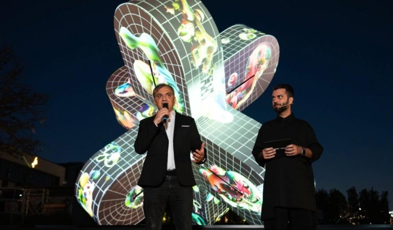 Güvenç Özel’in “Neuroflux” Enstalasyonu Contemporary Istanbul’da Büyük İlgi Gördü 1 guvenc-ozelin-neuroflux-enstalasyonu-contemporary-istanbulda-buyuk-ilgi-gordu-k5fYByNJ.jpg