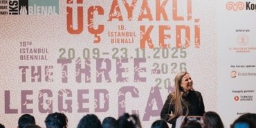 İstanbul Bienali’nin 18. Yılında 8 Mekanda Zaman ve Mekan İç içe: Üç Ayaklı Kedi ile Sanatın Yeni Sınırları 5 istanbul-bienalinin-18-yilinda-8-mekanda-zaman-ve-mekan-ic-ice-uc-ayakli-kedi-VGh8xcVa.jpg