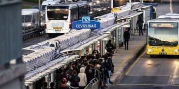 İstanbul'da 30 Yaş Üstü Öğrencilere İndirimli Bilet Hakkı Geri Geldi! 7 istanbulda-30-yas-ustu-ogrencilere-indirimli-bilet-hakki-geri-geldi-izDNOTan.jpg
