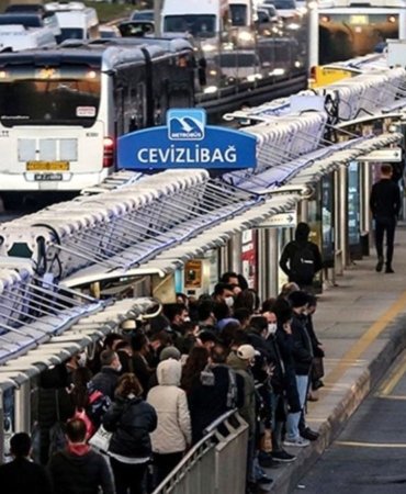 İstanbul'da 30 Yaş Üstü Öğrencilere İndirimli Bilet Hakkı Geri Geldi! 7 istanbulda-30-yas-ustu-ogrencilere-indirimli-bilet-hakki-geri-geldi-izDNOTan.jpg