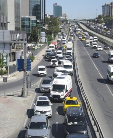 istanbulda-suruculer-lutfenambulansa-yol-ver-anonsunu-radyodan-duyacak-lVNlb4am.jpg