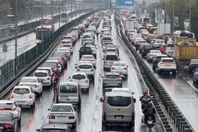 İstanbul'da Trafik Çilesi Başladı! Yoğunluk Yüzde 80'e Çıktı, Ana Arterler Kilitlendi 4 istanbulda-trafik-cilesi-basladi-yogunluk-yuzde-80e-cikti-ana-arterler-kilitlendi-fZFqdmaq.jpg