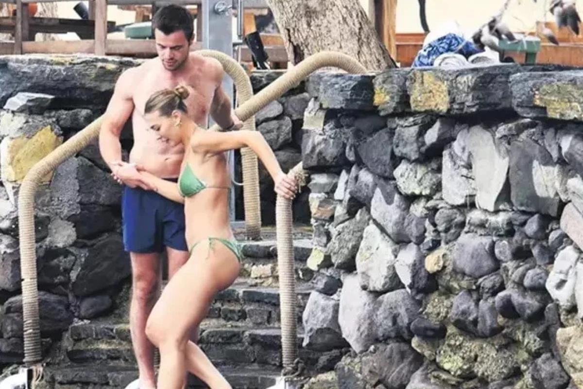 Melisa Döngel'in Ayrılık Sonrası Hızlı Gecesi! Ünlü DJ Rampa'nın Konserinde Eğlendi 1 Melisa Döngel'in Ayrılık Sonrası Hızlı Gecesi! Ünlü DJ Rampa'nın Konserinde Eğlendi