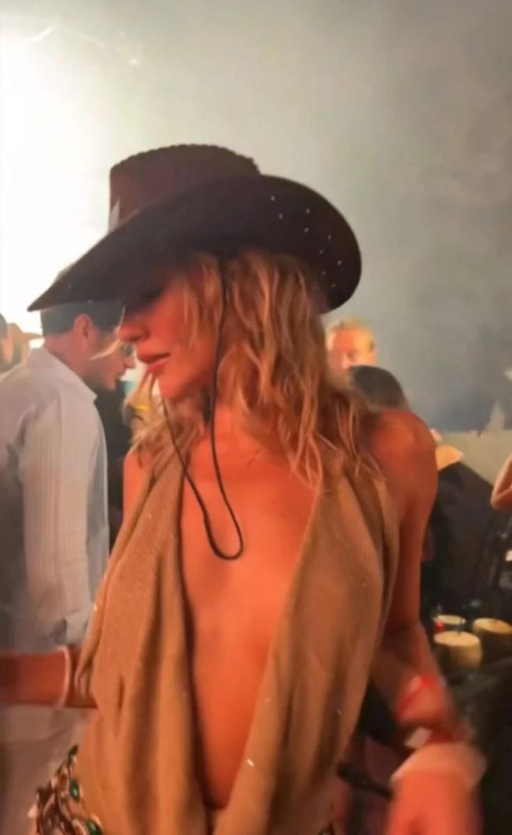 Melisa Döngel'in Ayrılık Sonrası Hızlı Gecesi! Ünlü DJ Rampa'nın Konserinde Eğlendi 2 Melisa Döngel'in Ayrılık Sonrası Hızlı Gecesi! Ünlü DJ Rampa'nın Konserinde Eğlendi