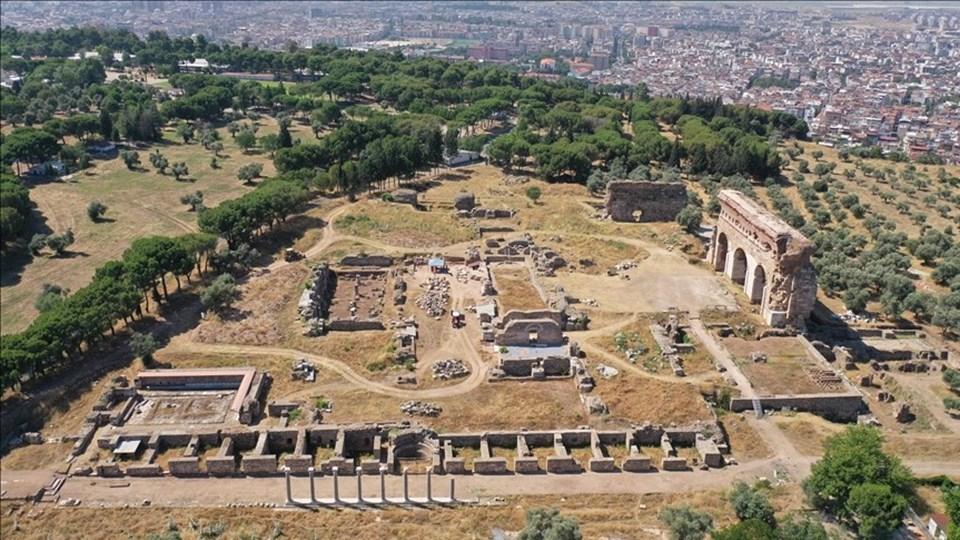 Mitolojiyle Ödüllü Yolculuk: Tralleis’te Başlayan Uluslararası Festival Şimdi İzmir'den Manisa'ya, İstanbul'dan Troya'ya Uzanan Bir Sinema ve Edebiyat Buluşması 1 Mitolojiyle Ödüllü Yolculuk: Tralleis’te Başlayan Uluslararası Festival Şimdi İzmir'den Manisa'ya, İstanbul'dan Troya'ya Uzanan Bir Sinema ve Edebiyat Buluşması