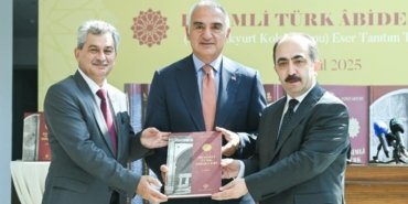 Resimli Türk Abideleri: Koleksiyonun Gölgesinden Gün ışığına Taşınan Kültür Mirasıyla Tanışın 10 resimli-turk-abideleri-koleksiyonun-golgesinden-gun-isigina-tasinan-kultur-mirasiyla-tanisin-QMhOCcgJ.jpg