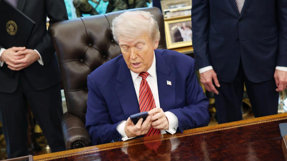 Trump, Sağlık Söylentilerine Sert Çıktı! "24 Saat Kaybolsam Medya Çıldırır" 2 trump-saglik-soylentilerine-sert-cikti-24-saat-kaybolsam-medya-cildirir-BYI2Jlqs.jpg
