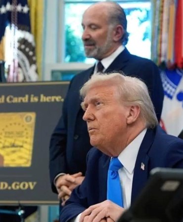 Trump Yönetiminden Vize Programlarına Radikal Değişiklikler! H-1B'ye Ücret Sınırı, Altın Kart'a 1 Milyon Dolar 3 trump-yonetiminden-vize-programlarina-radikal-degisiklikler-h-1bye-ucret-siniri-altin-karta-1-milyon-dolar-OVEzU668.jpg