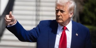 Trump'tan AB'ye Gümrük Vergisi Tehdidi! Google ve Apple İçin Ticaret Soruşturması Başlatabilir 6 trumptan-abye-gumruk-vergisi-tehdidi-google-ve-apple-icin-ticaret-sorusturmasi-baslatabilir-Rg3p2yQ8.jpg