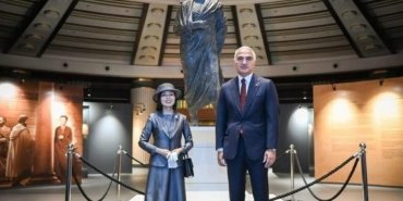 Türkiye’e Duyduğu Bitmeyen İlgi: Göbeklitepe’den Millet Kütüphanesi’ne Akiko Mikasa’nın Ziyaretinde Büyüleyici Anlar 4 turkiyee-duydugu-bitmeyen-ilgi-gobeklitepeden-millet-kutuphanesine-akiko-mikasanin-ziyaretinde-buyuleyici-anlar-xNl4tZ1O.jpg