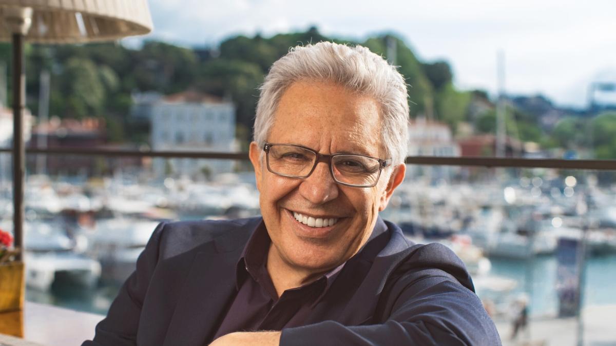 Zülfü Livaneli'nin Yeni Romanı Geliyor! "Bekle Beni" 23 Eylül'de Raflarda 2 zulfu-livanelinin-yeni-romani-geliyor-bekle-beni-23-eylulde-raflarda-xZBeaImp.jpg