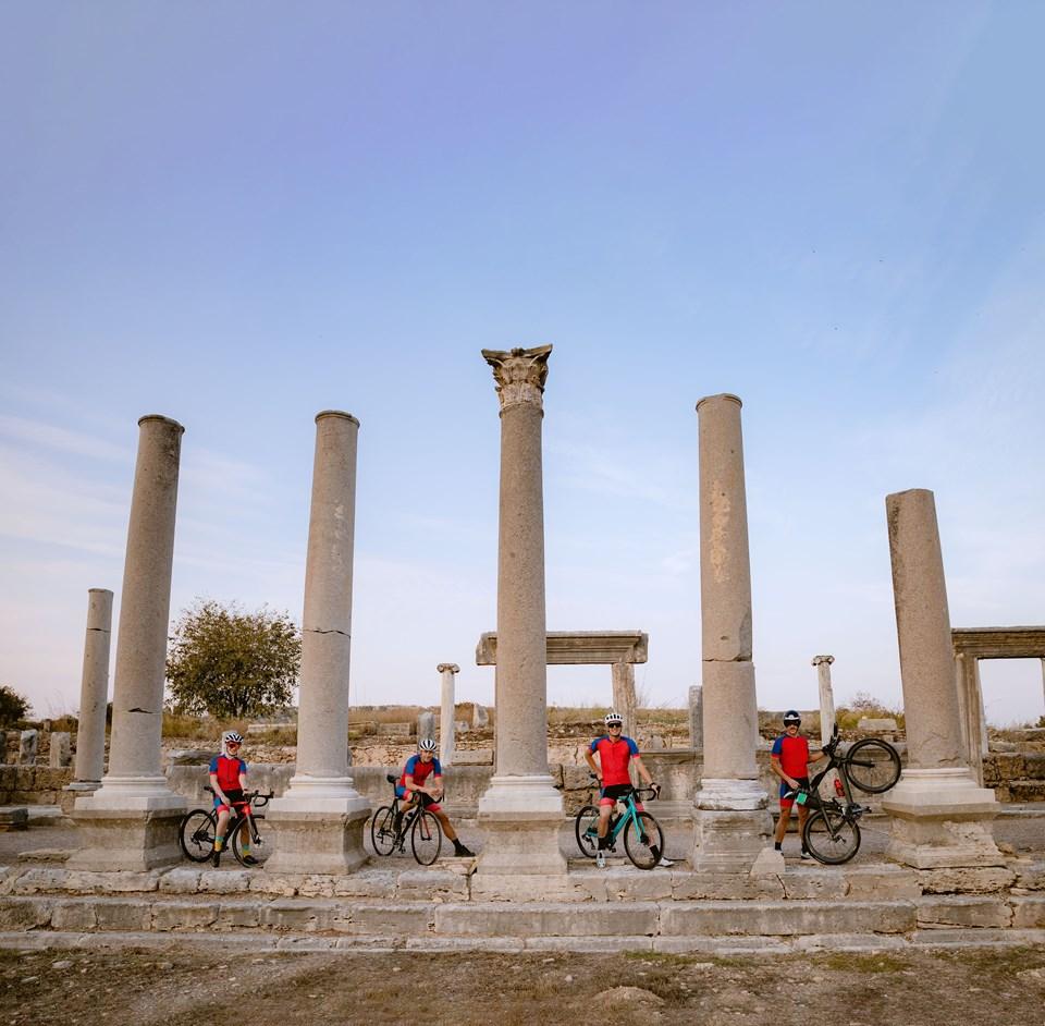 Antalya Kültür Yolu Festivali: Şehrin Yüzyıllık Mirası ve Modern Seslerle Buluşuyor 1 Antalya Kültür Yolu Festivali: Şehrin Yüzyıllık Mirası ve Modern Seslerle Buluşuyor