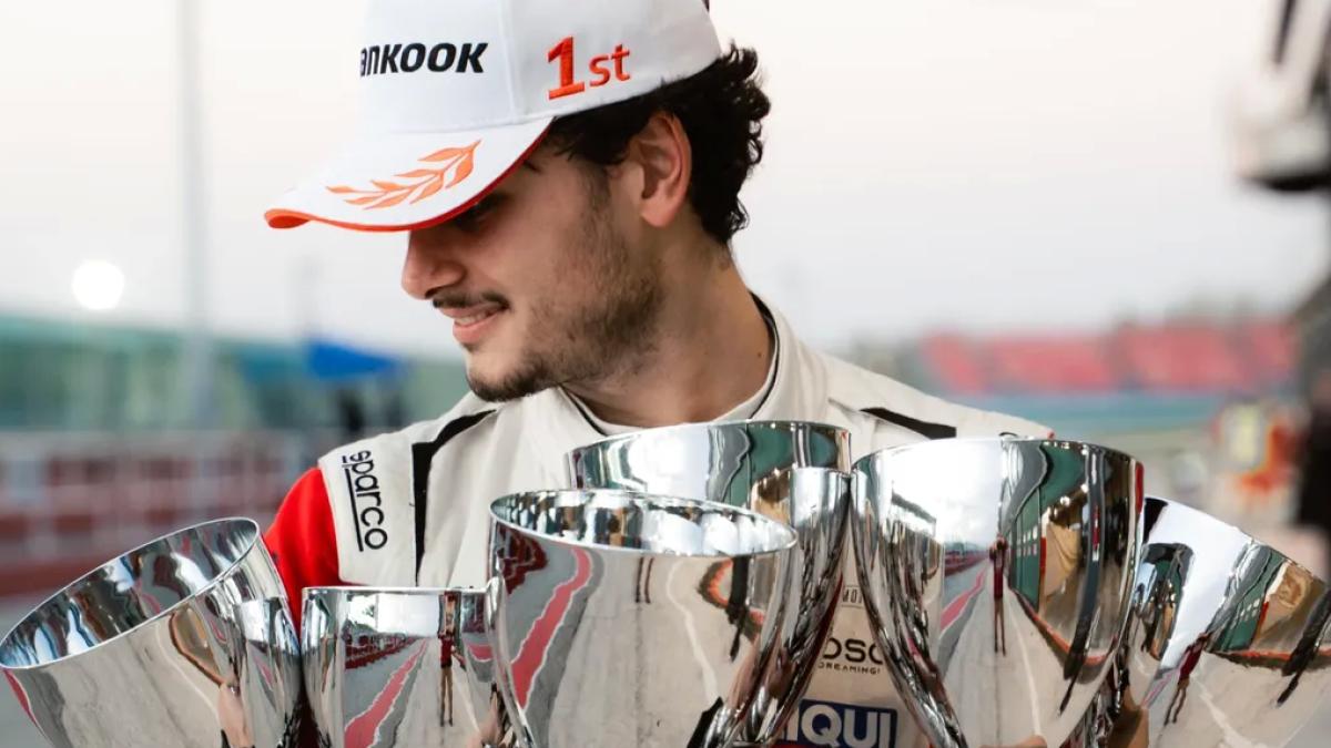 Koray Kamiloğlu’ndan Misano’da Çifte Zafer Genç Pilot Sezonu “Grand Slam” ile Tamamladı 2 koray-kamiloglundan-misanoda-cifte-zafer-genc-pilot-sezonu-grand-slam-ile-tamamladi-C6zC3H37.jpg