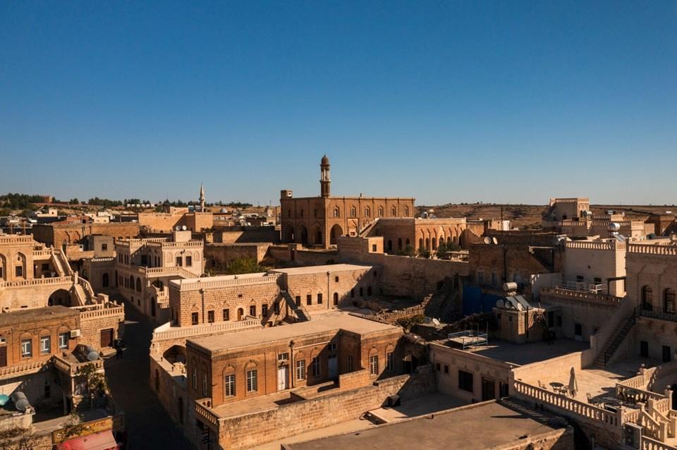 Mardin Kültür Yolu Festivali Başladı: Türkiye’nin Sanat ve Turizm Ekosistemi Yeni Bir Rekor Peşinde 3 Mardin Kültür Yolu Festivali Başladı: Türkiye’nin Sanat ve Turizm Ekosistemi Yeni Bir Rekor Peşinde