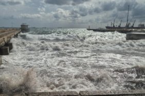 Marmara'da Sert Poyraz Fırtınası Deniz Ulaşımını Durdurdu 2 marmarada-sert-poyraz-firtinasi-deniz-ulasimini-durdurdu-lGLyrBFW.jpg