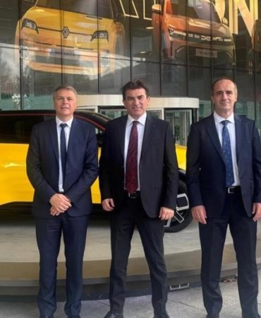 OYAK ve Renault Group'tan Stratejik İş Birliğinde Yeni Dönem 4 oyak-ve-renault-grouptan-stratejik-is-birliginde-yeni-donem-HK5M7qIU.jpg