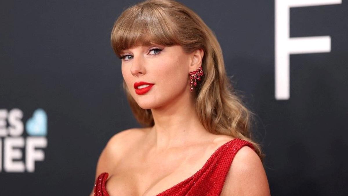 taylor-swiftin-sok-basarisi-the-life-of-a-showgirl-albumu-billboarda-bir-numara-sasirtici-PlBUF44J.jpg