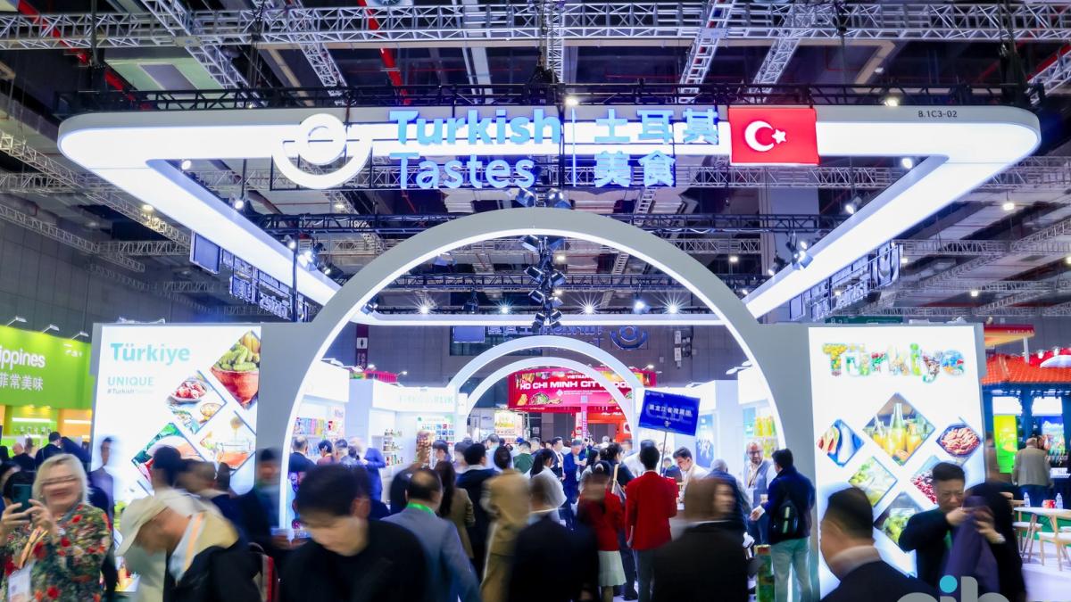 Çin İthalat Fuarı’nda 83,5 milyar dolarlık rekor anlaşma imzalandı 2 cin-ithalat-fuarinda-835-milyar-dolarlik-rekor-anlasma-imzalandi-CzcIYVHH.jpg