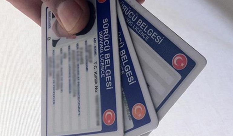Eski Tip Ehliyetlerle Araç Kullananlara Hem Ceza Hem Sigorta Şoku 6 eski-tip-ehliyetlerle-arac-kullananlara-hem-ceza-hem-sigorta-soku-ElPJYg15.jpg