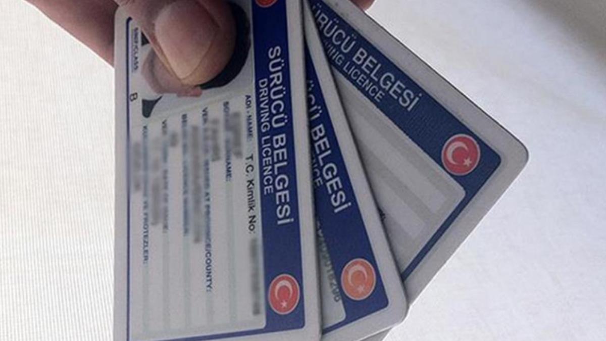 Eski Tip Ehliyetlerle Araç Kullananlara Hem Ceza Hem Sigorta Şoku 2 eski-tip-ehliyetlerle-arac-kullananlara-hem-ceza-hem-sigorta-soku-ElPJYg15.jpg