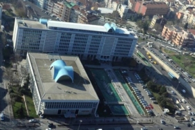 İBB’nin 2026 bütçesi uzun süren oturumun ardından Meclis’ten geçti 1 ibbnin-2026-butcesi-uzun-suren-oturumun-ardindan-meclisten-gecti-G65GyQpO.jpg