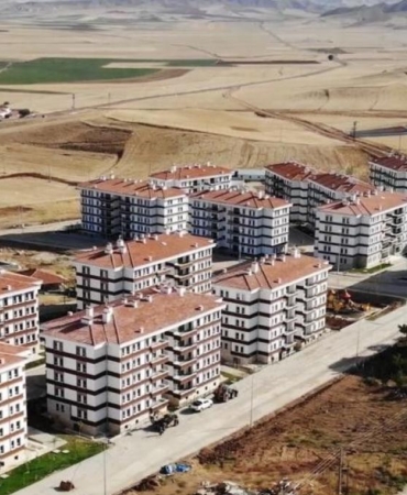 ilk-evim-ilk-is-yerim-kirikkalede-581-toki-konutu-icin-buyuk-basvuru-ve-kura-JjNn8ErA.jpg