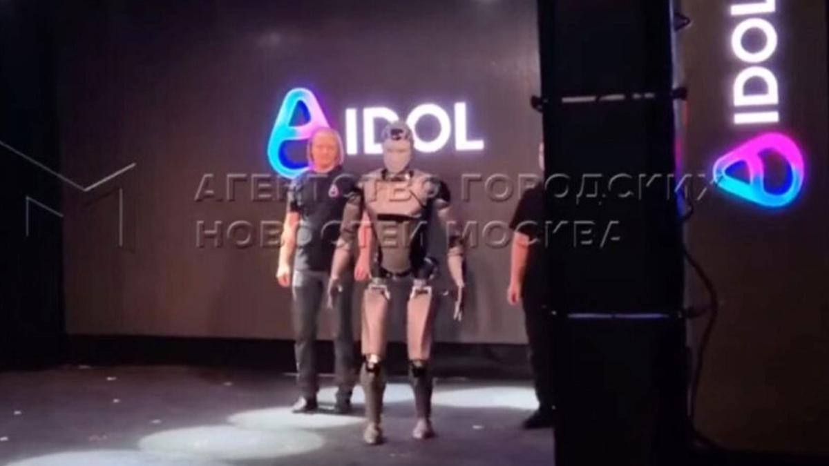 İnsansı Robot Yarışında Büyük Hayal Kırıklığı! Sahneye Çıkan Prototipler İlerlemek Yerine Tökezliyor 2 insansi-robot-yarisinda-buyuk-hayal-kirikligi-sahneye-cikan-prototipler-ilerlemek-yerine-tokezliyor-p6yFAWww.jpg