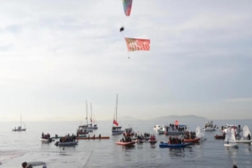 Kadıköy Sahilinde Binler “Ata’ya Saygı Zinciri”nde Buluştu 6 kadikoy-sahilinde-binler-ataya-saygi-zincirinde-bulustu-sAdcedCp.jpg