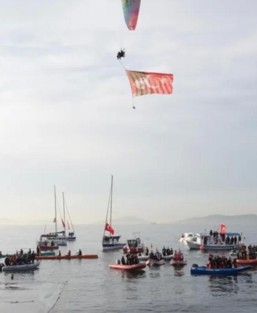 Kadıköy Sahilinde Binler “Ata’ya Saygı Zinciri”nde Buluştu 5 kadikoy-sahilinde-binler-ataya-saygi-zincirinde-bulustu-sAdcedCp.jpg