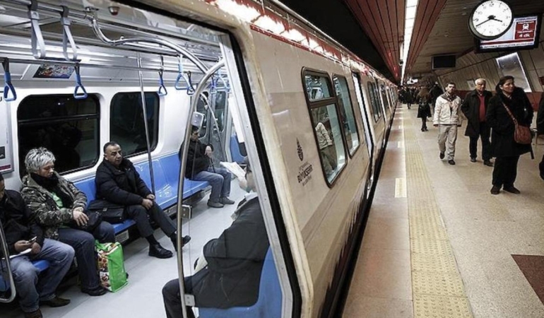 papa-14-leo-istanbulda-sultanahmet-ziyareti-icin-yollar-ve-bazi-metro-istasyonlari-kapatildi-GkNmLnsi.jpg