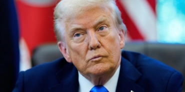 trump-beyaz-sarayda-finans-dunyasinin-devleriyle-bulusuyor-c9JzzGQ8.jpg