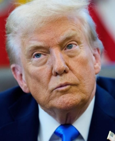 trump-beyaz-sarayda-finans-dunyasinin-devleriyle-bulusuyor-c9JzzGQ8.jpg