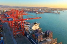 Türkiye’nin En Büyük Konteyner Gemilerinden Biri East Med Hub 2 Terminali’ne Ulaştı 1 turkiyenin-en-buyuk-konteyner-gemilerinden-biri-east-med-hub-2-terminaline-ulasti-VNtzcbma.jpg