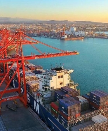 Türkiye’nin En Büyük Konteyner Gemilerinden Biri East Med Hub 2 Terminali’ne Ulaştı 10 turkiyenin-en-buyuk-konteyner-gemilerinden-biri-east-med-hub-2-terminaline-ulasti-VNtzcbma.jpg