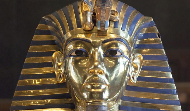 Tutankhamun’un Yüzünün Bulunduğu Antik Kolye, Kayıp Kraliyet Ritüellerine Işık Tuttu 1 tutankhamunun-yuzunun-bulundugu-antik-kolye-kayip-kraliyet-rituellerine-isik-tuttu-yzD4Park.jpg