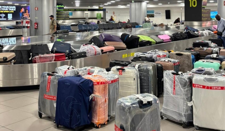 Avrupa’da Noel öncesi grev dalgası havalimanlarını kilitlemeye başladı 6 avrupada-noel-oncesi-grev-dalgasi-havalimanlarini-kilitlemeye-basladi-4UmLEAdg.jpg