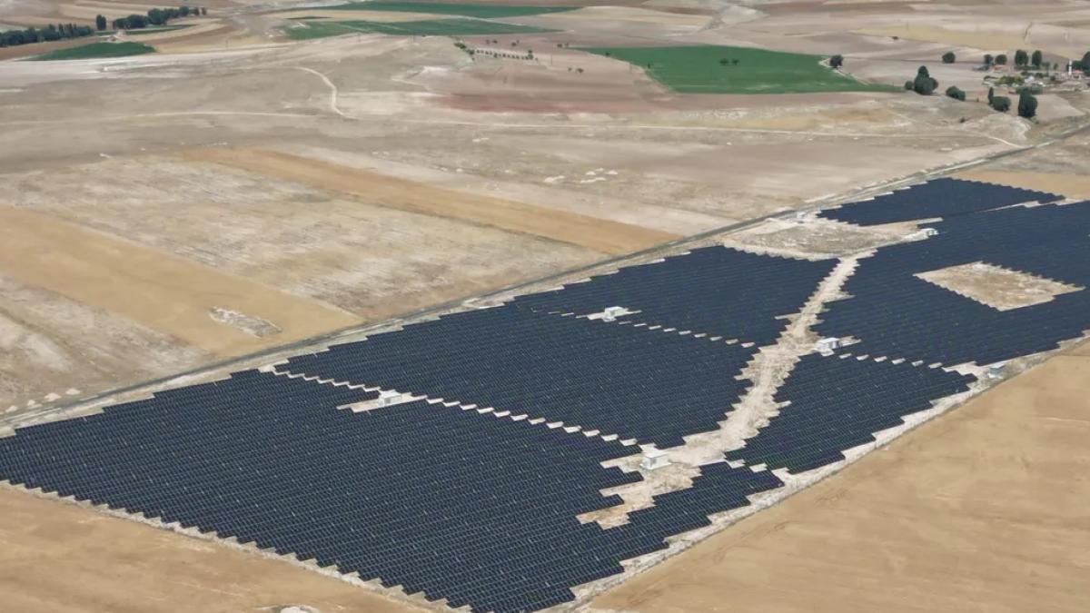 CW Enerji Nevşehir’de 14,3 MW gücündeki arazi GES’i devreye aldı 2 cw-enerji-nevsehirde-143-mw-gucundeki-arazi-gesi-devreye-aldi-Vvc4H4kS.jpg
