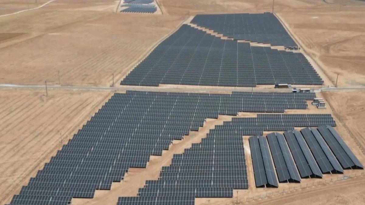 CW Enerji Şanlıurfa’da arazi GES kurulumunu tamamladı 2 cw-enerji-sanliurfada-arazi-ges-kurulumunu-tamamladi-sLe6FLS4.jpg