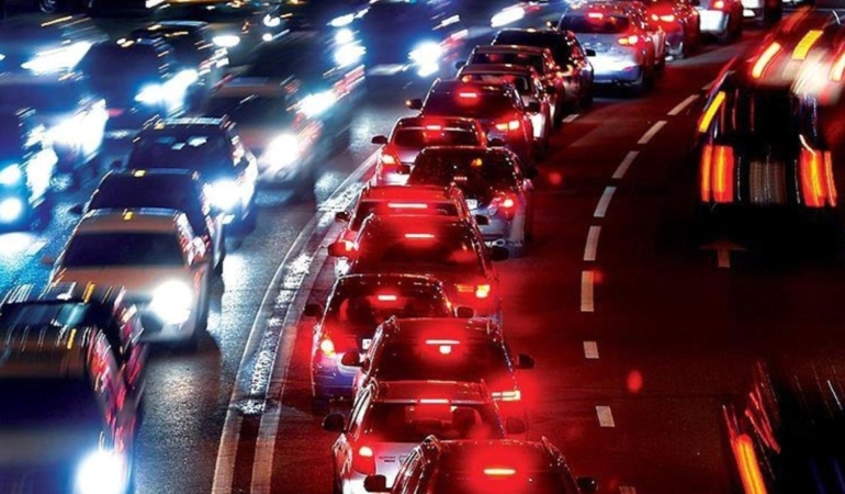 İstanbul'da akşam trafiği kilitlendi yoğunluk yüzde 72’yi gördü 1 istanbulda-aksam-trafigi-kilitlendi-yogunluk-yuzde-72yi-gordu-Gtd3Mjzm.jpg