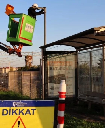 Kocaeli’de elektriği olmayan duraklar güneş enerjili aydınlatmayla modernleştiriliyor 10 kocaelide-elektrigi-olmayan-duraklar-gunes-enerjili-aydinlatmayla-modernlestiriliyor-4G1dMAIV.jpg