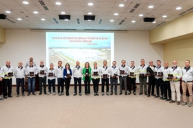 Toyota Otomotiv Sanayi Türkiye 388 çalışanına Hizmet Yılı Ödüllerini verdi 6 toyota-otomotiv-sanayi-turkiye-388-calisanina-hizmet-yili-odullerini-verdi-FUP6viGk.jpg