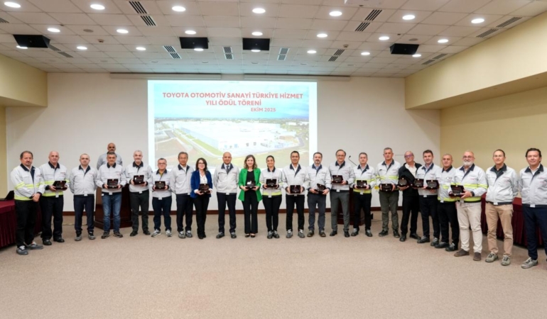 Toyota Otomotiv Sanayi Türkiye 388 çalışanına Hizmet Yılı Ödüllerini verdi 1 toyota-otomotiv-sanayi-turkiye-388-calisanina-hizmet-yili-odullerini-verdi-FUP6viGk.jpg