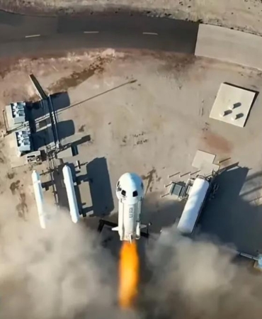 Uzay turizminde tarihi eşik! Blue Origin tekerlekli sandalyeli ilk yolcuyu uzaya taşıyor 4 uzay-turizminde-tarihi-esik-blue-origin-tekerlekli-sandalyeli-ilk-yolcuyu-uzaya-tasiyor-cATjiFIM.jpg