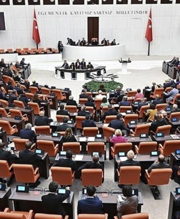 AK Parti’den emekli maaşı ve site aidatları için kritik kanun teklifi 2 ak-partiden-emekli-maasi-ve-site-aidatlari-icin-kritik-kanun-teklifi-6SiH2Ivx.jpg
